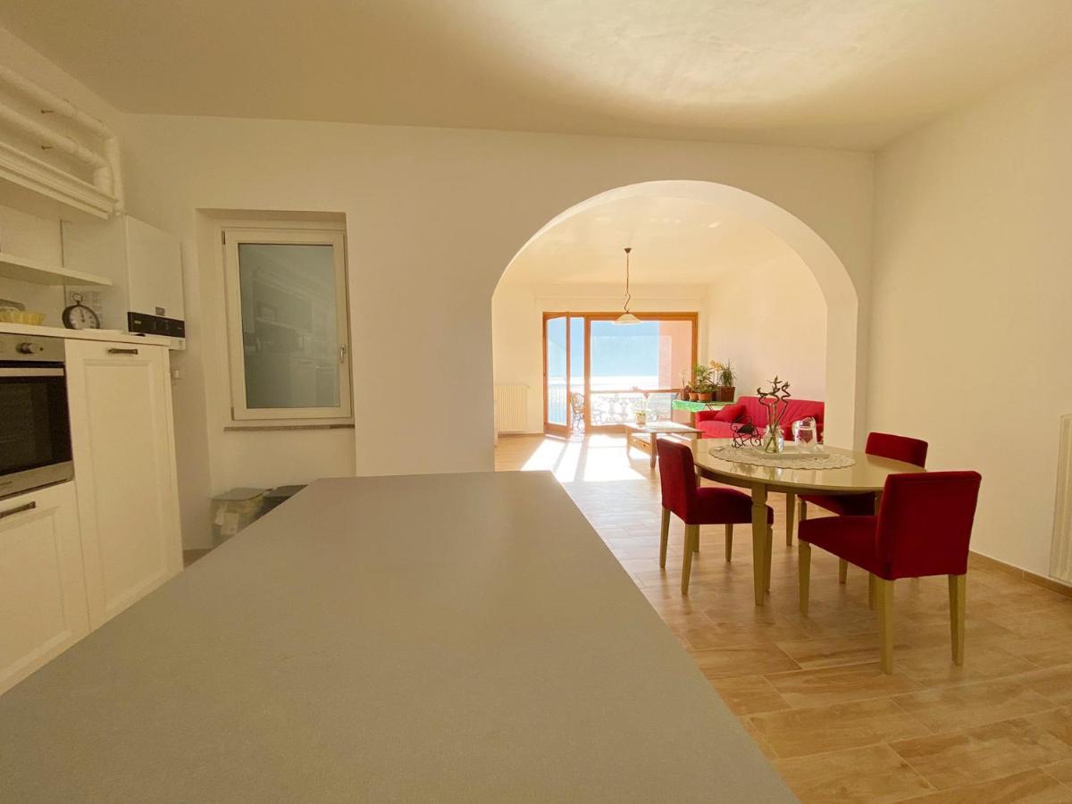 Big Apartment With Lake View And Two Bedrooms Sala Comacina Exteriér fotografie